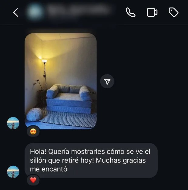 Mensaje de un cliente de Distrito Design: el sillón ya instalado en casa de la clienta